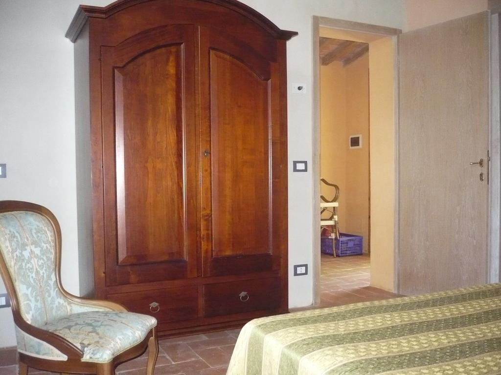 Casa Vacanze "Casale Al Pino" Рипарбела Екстериор снимка
