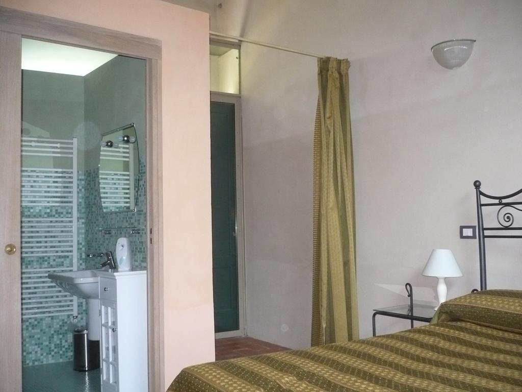 Casa Vacanze "Casale Al Pino" Рипарбела Екстериор снимка
