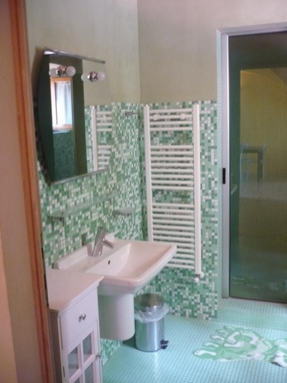 Casa Vacanze "Casale Al Pino" Рипарбела Екстериор снимка