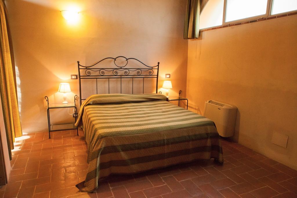 Casa Vacanze "Casale Al Pino" Рипарбела Екстериор снимка
