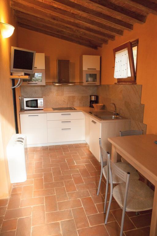 Casa Vacanze "Casale Al Pino" Рипарбела Екстериор снимка