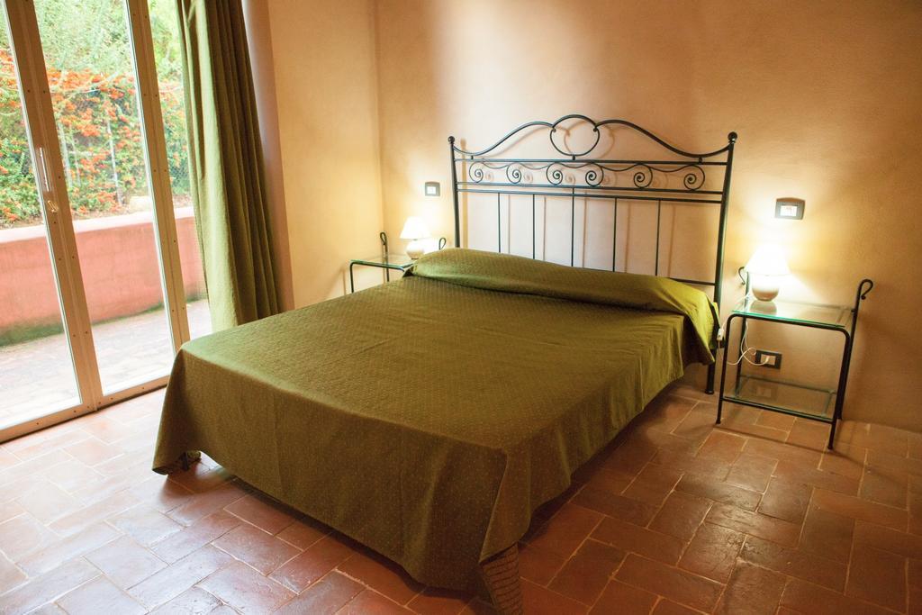 Casa Vacanze "Casale Al Pino" Рипарбела Екстериор снимка