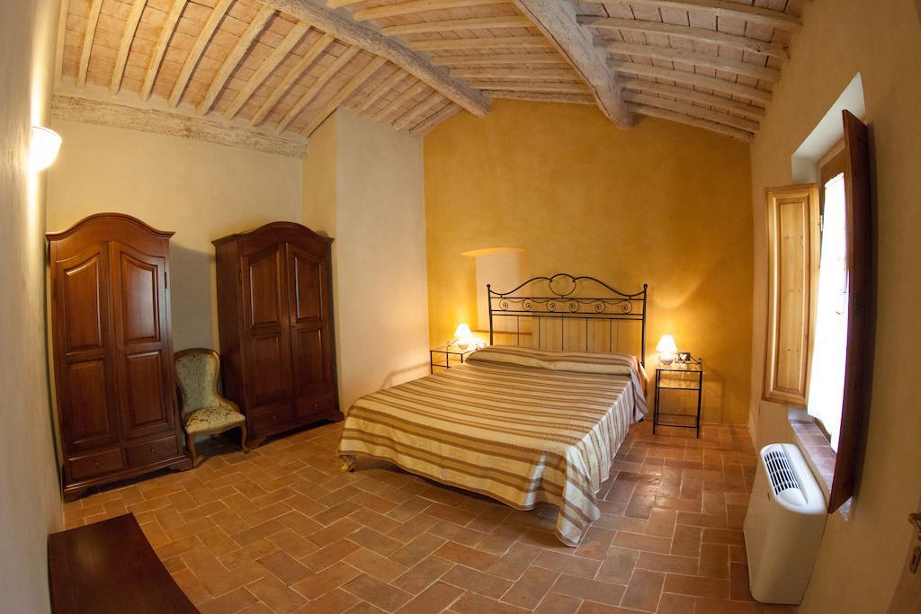 Casa Vacanze "Casale Al Pino" Рипарбела Стая снимка