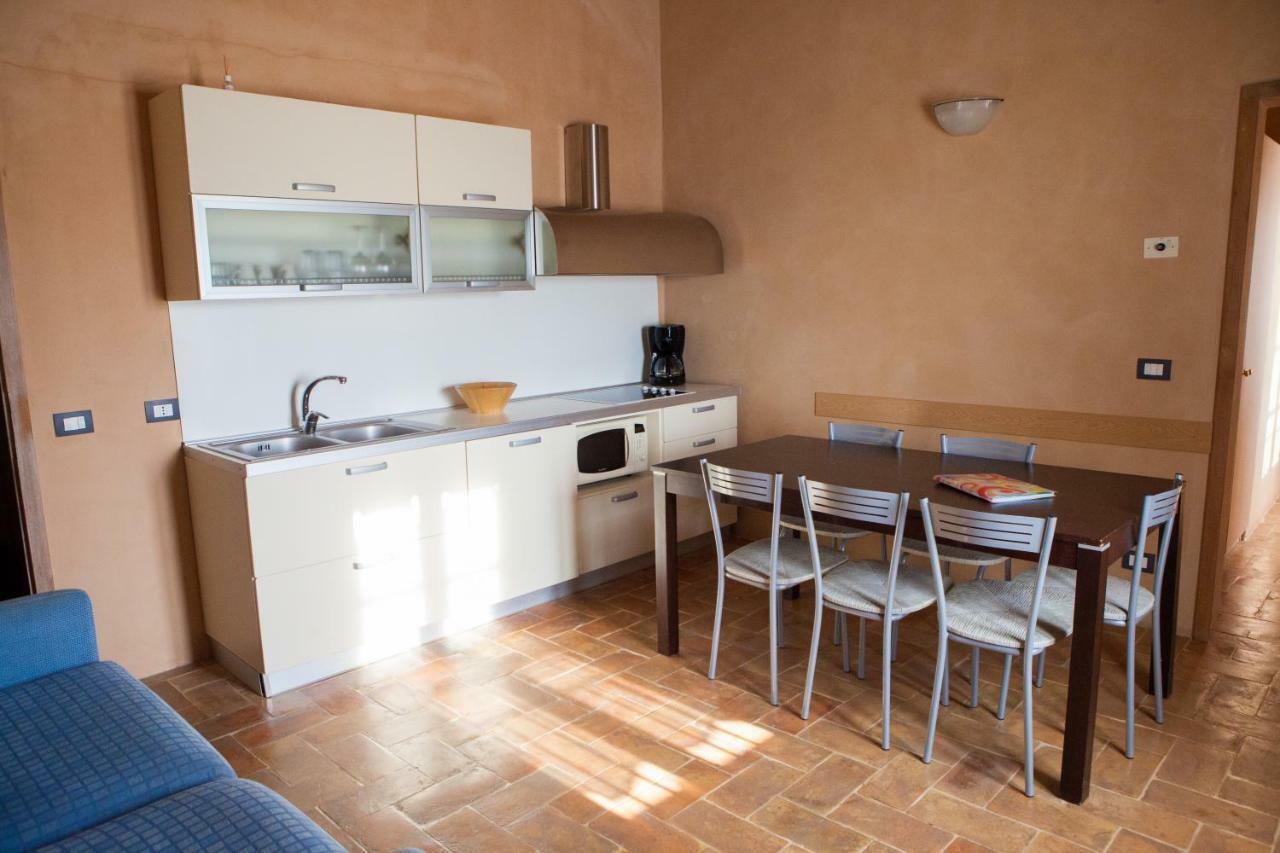 Casa Vacanze "Casale Al Pino" Рипарбела Екстериор снимка