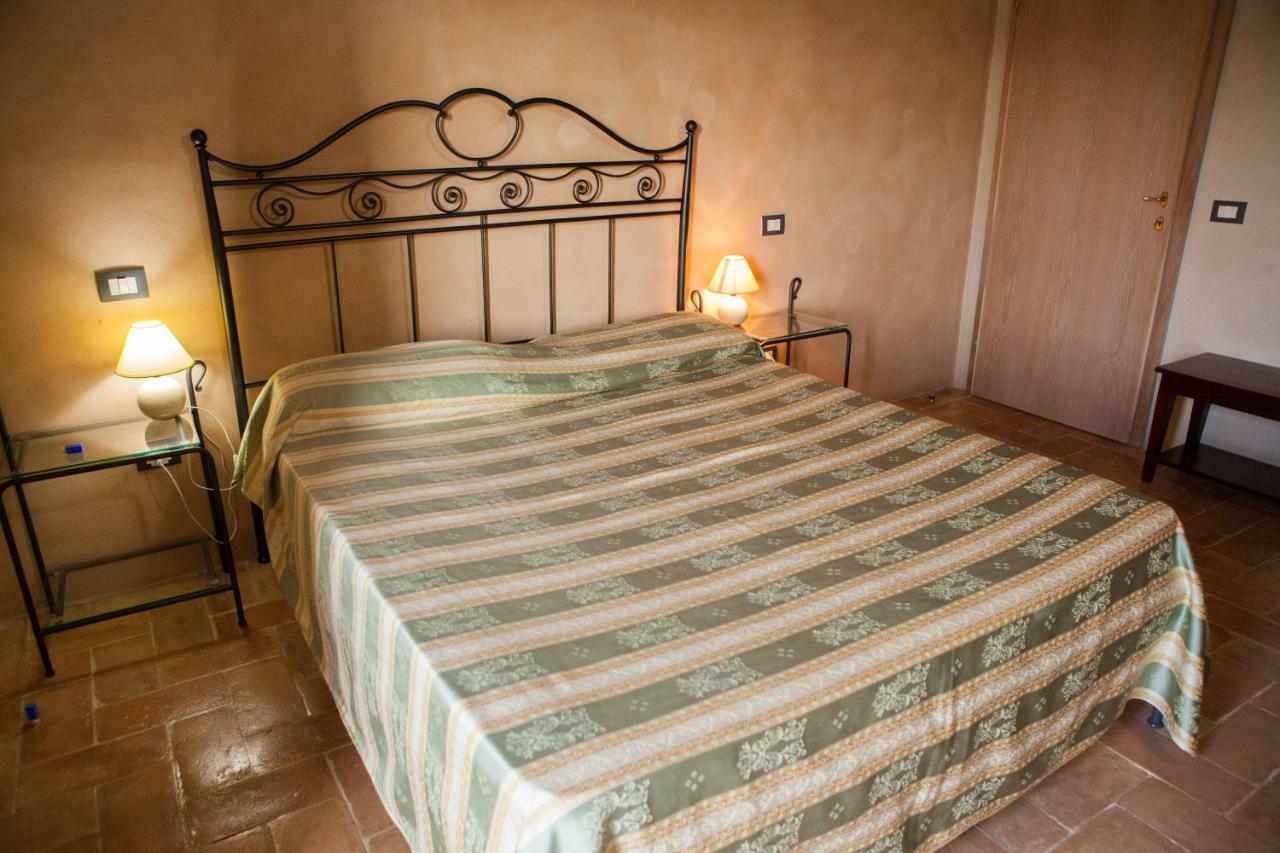 Casa Vacanze "Casale Al Pino" Рипарбела Екстериор снимка